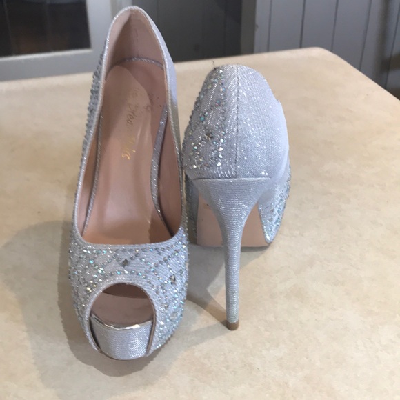 Blinged out shoes...sparkly and glam - Picture 3 of 3